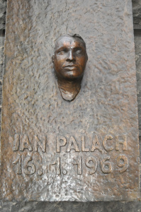 Busta Jana Palacha na Filosofické fakultě UK
